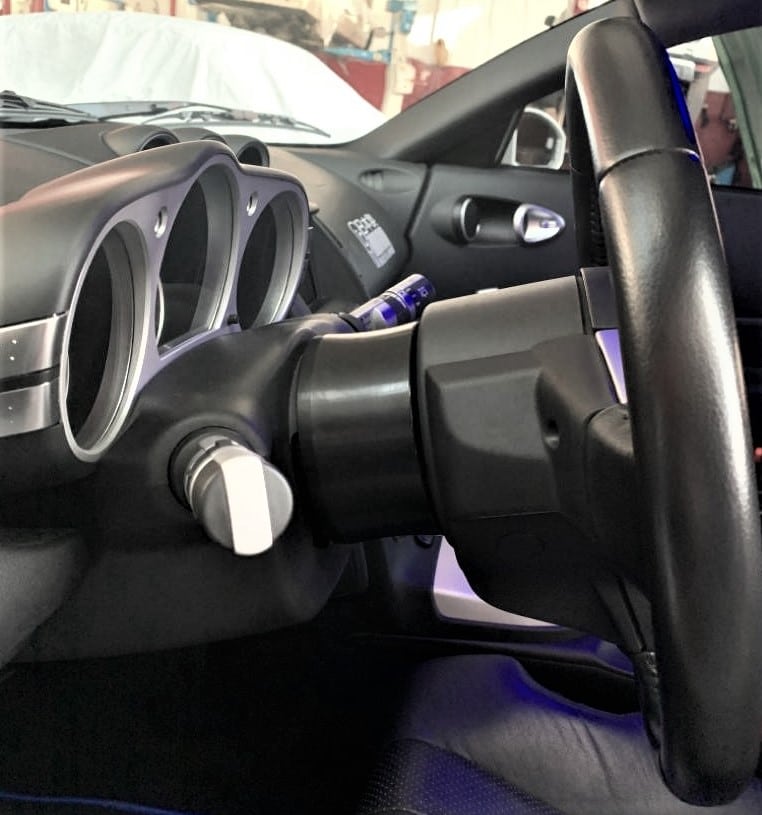 spacershop steering wheel extension kit to upgrade the Nissan 350Z driving position