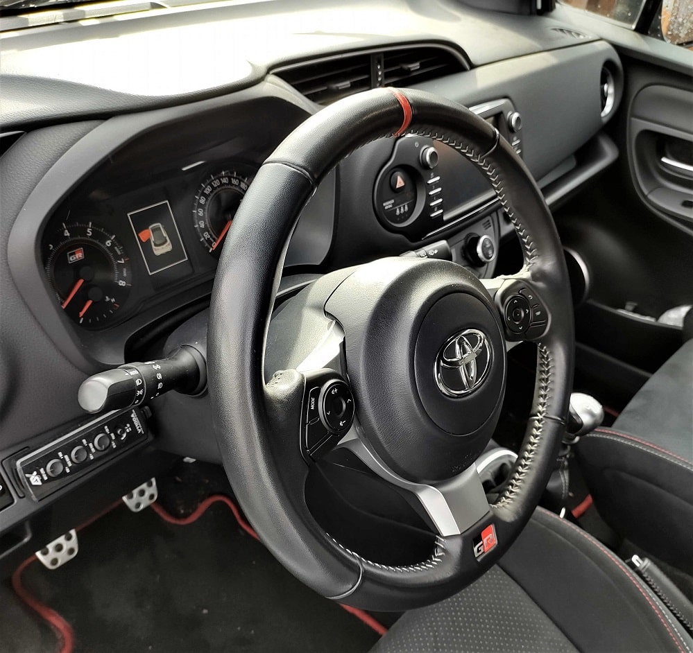 Steering wheel spacer for Toyota Yaris GRMN